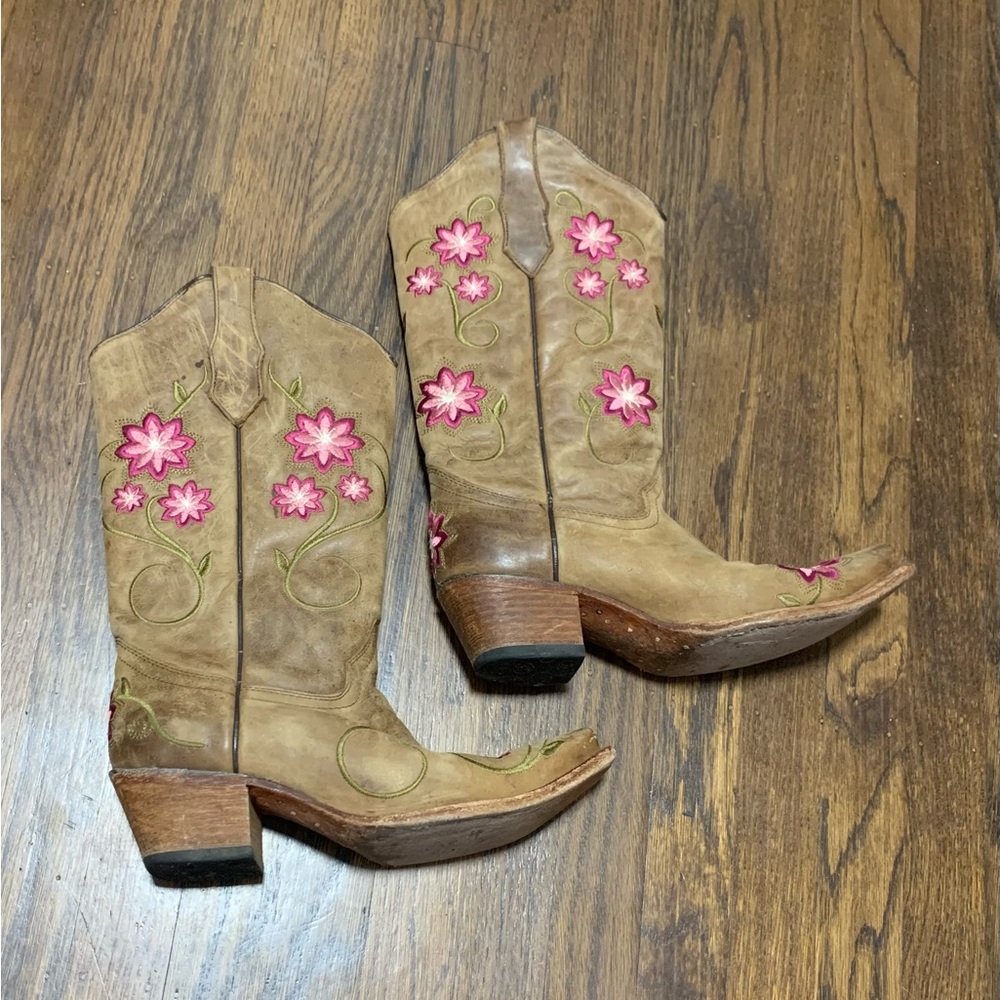 Embroidered Floral Circle G leather Cowgirl Boots - Picture 7 of 10